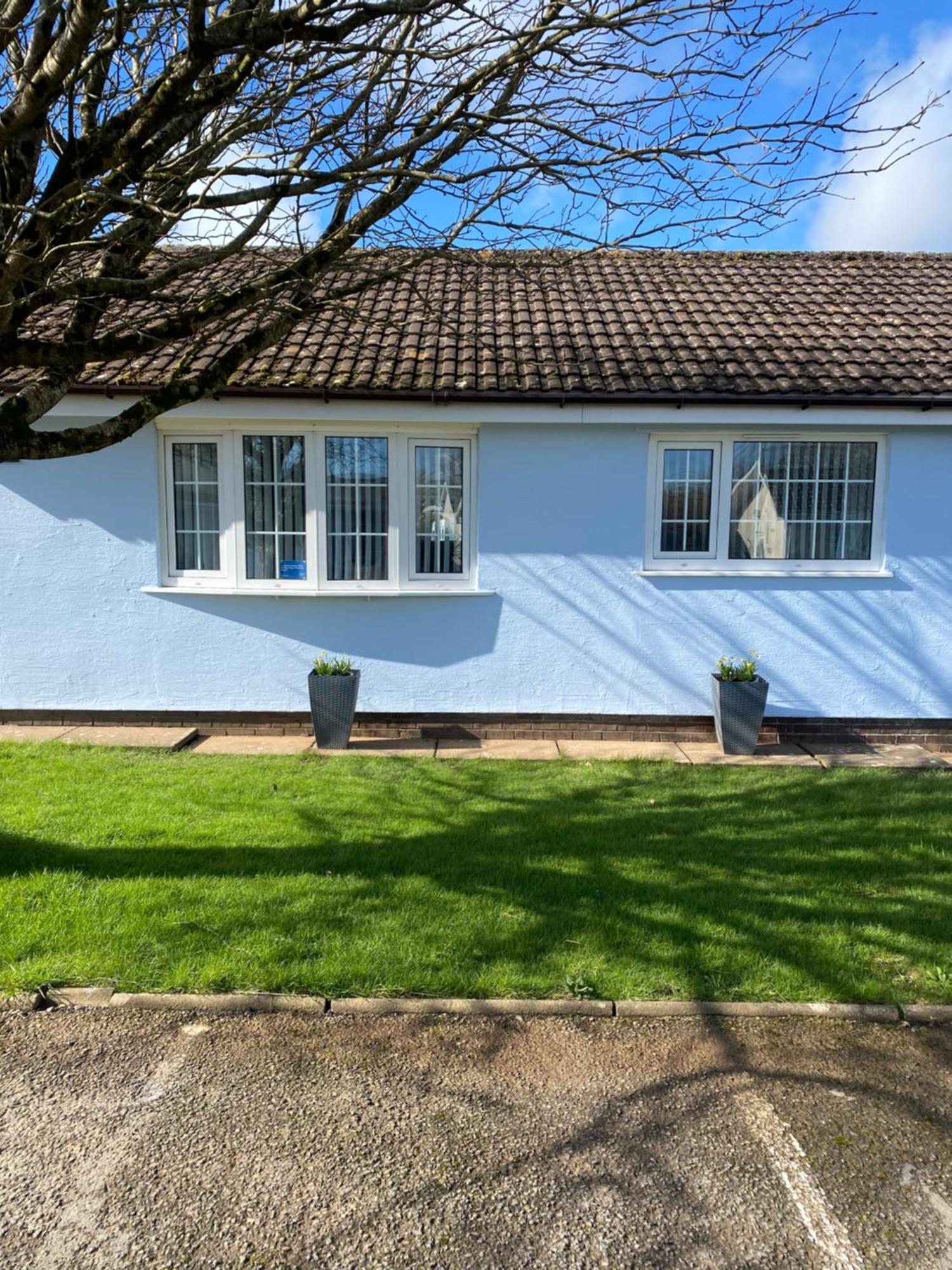 44 Gower Holiday Village Ty Gwyr Cosy 2 Bedroom Chalet Swansea Exterior photo